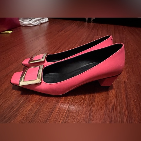 Roger Vivier Belle Metal Buckle Pumps - Picture 2 of 5